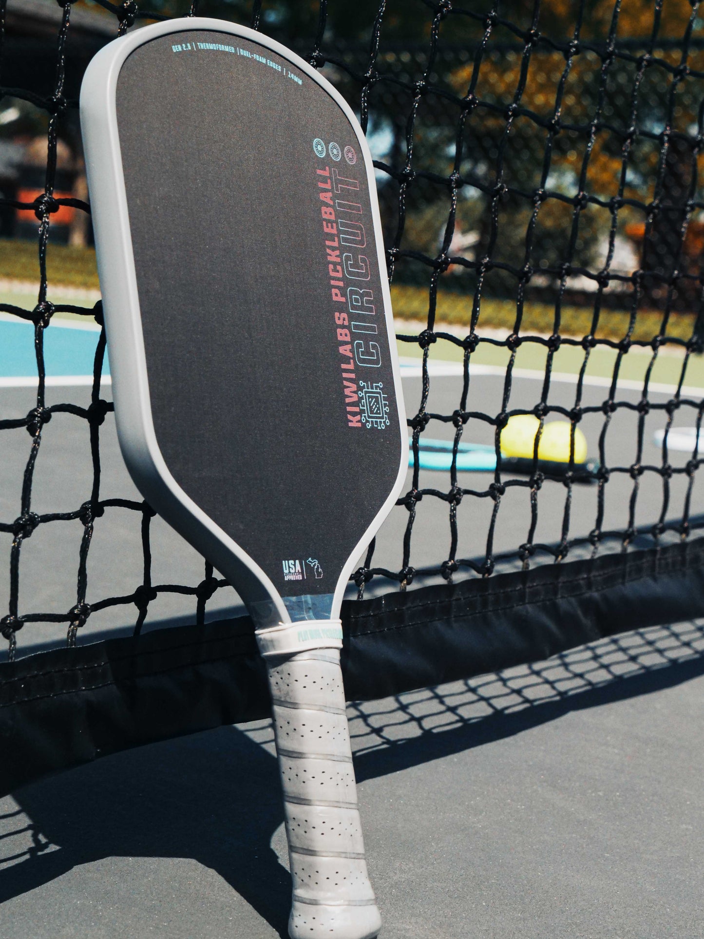Circuit Dual-Foam Pickleball Paddle From KiwiLabs Pickleball | t700 Thermoformed Carbon Fiber - The Golf Guys Online