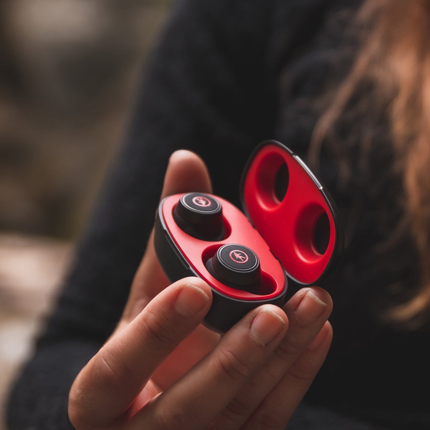 Pearls Earbuds with Rechargeable Case - The Golf Guys Online