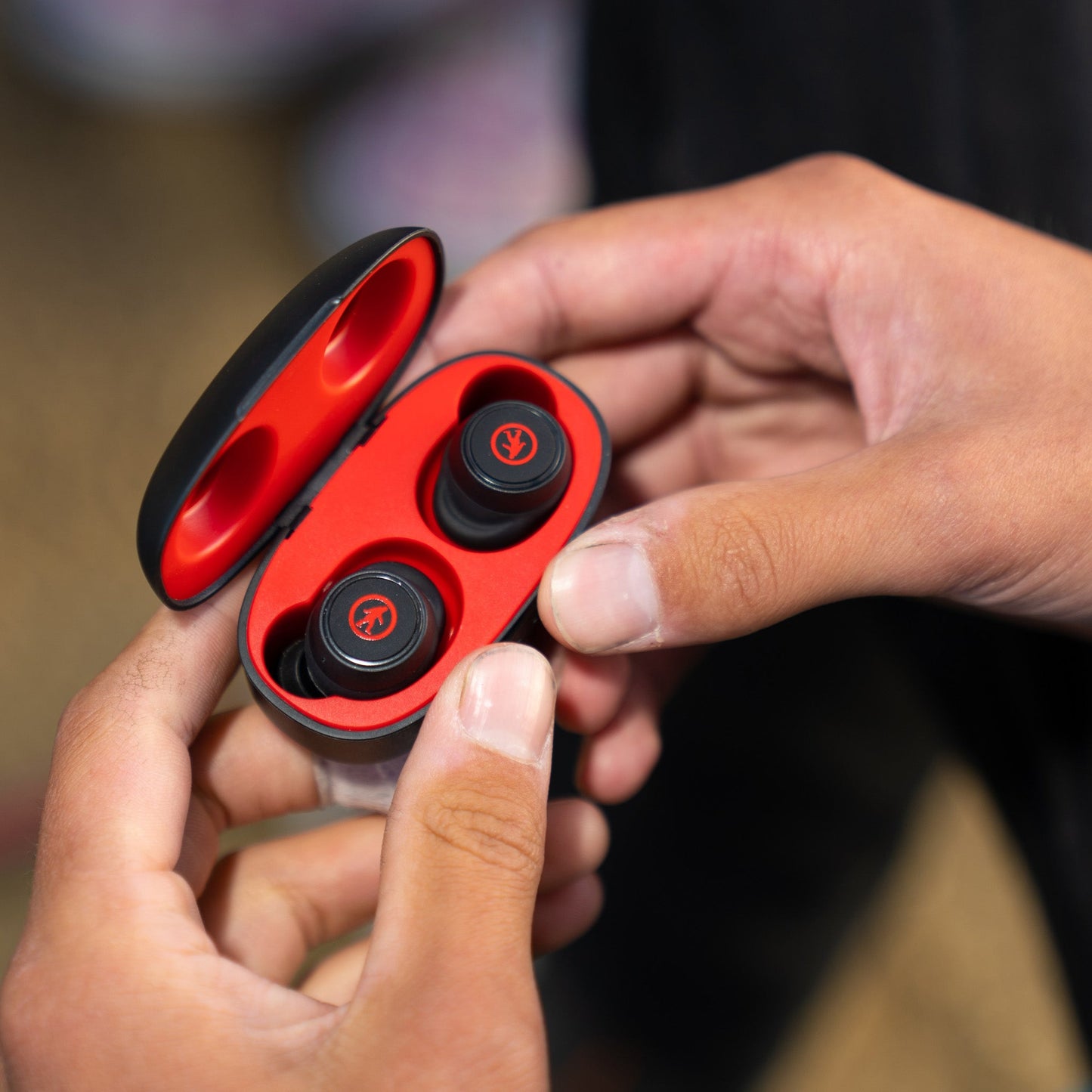 Pearls Earbuds with Rechargeable Case - The Golf Guys Online