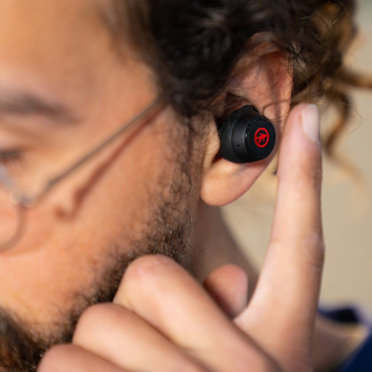 Pearls Earbuds with Rechargeable Case - The Golf Guys Online