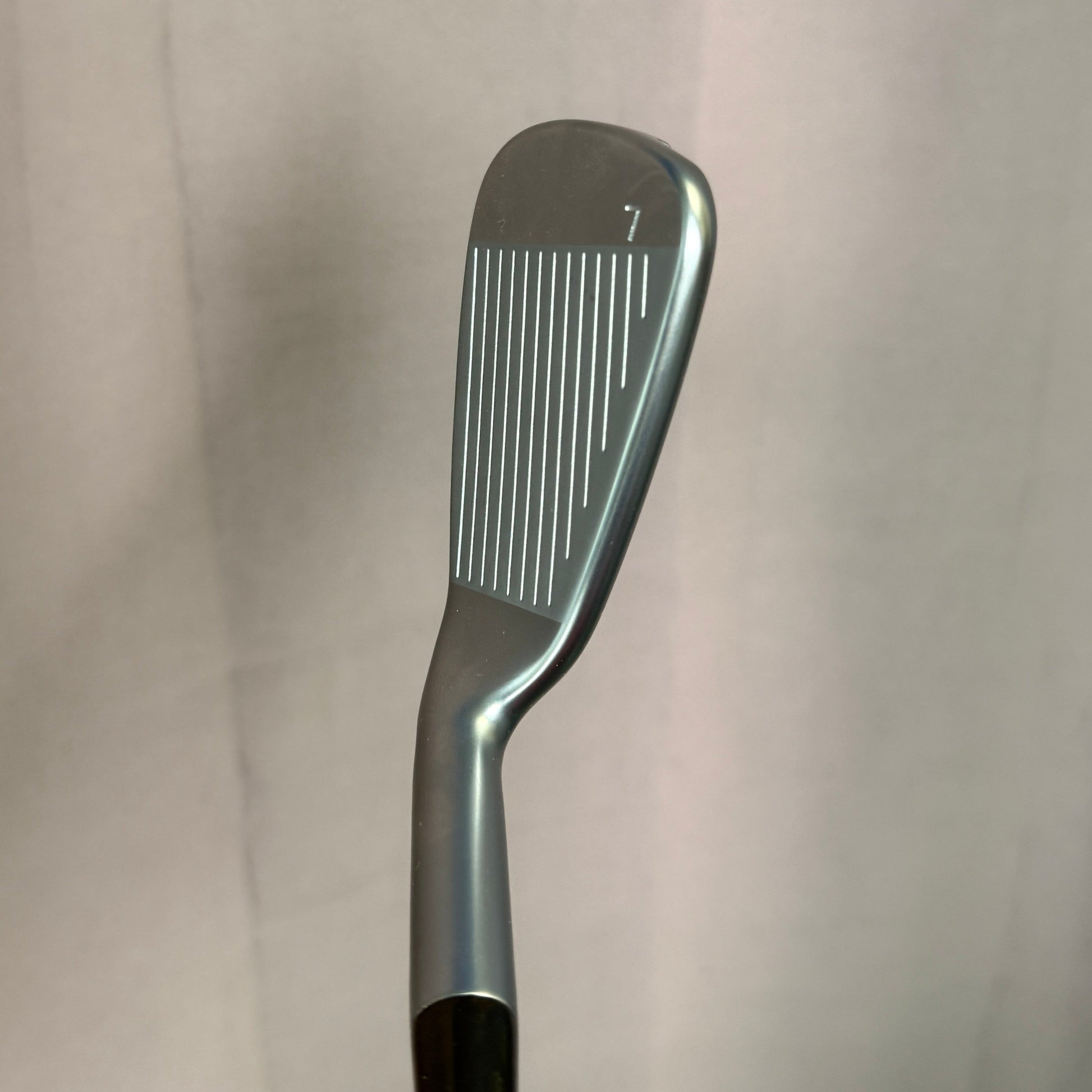 Pre-Owned Ping G425 7 Iron (30.0) Blue Dot (1.0 Degree) Upright w/ Ping AWT 2.0 Nippon Shaft 2.0 S (Stiff) Steel Shaft (Above Average)