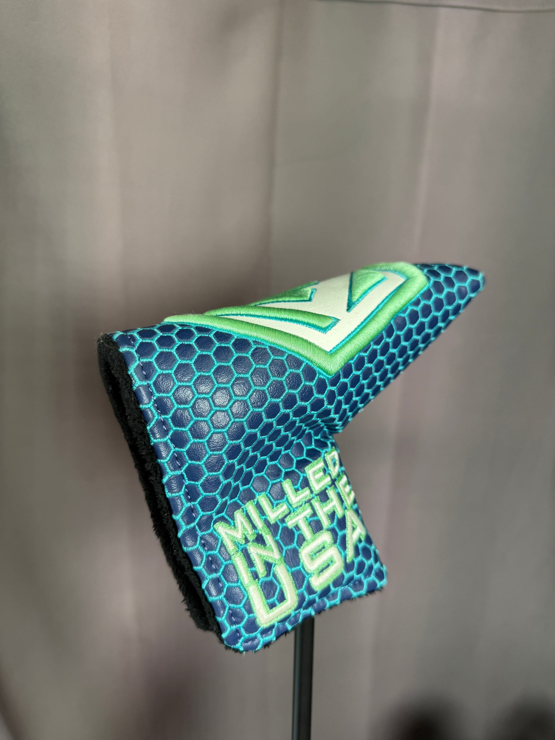 Pre-Owned Bettinardi Queen B #16 Remix Putter w/ 35.25" Steel Shaft (MINT)