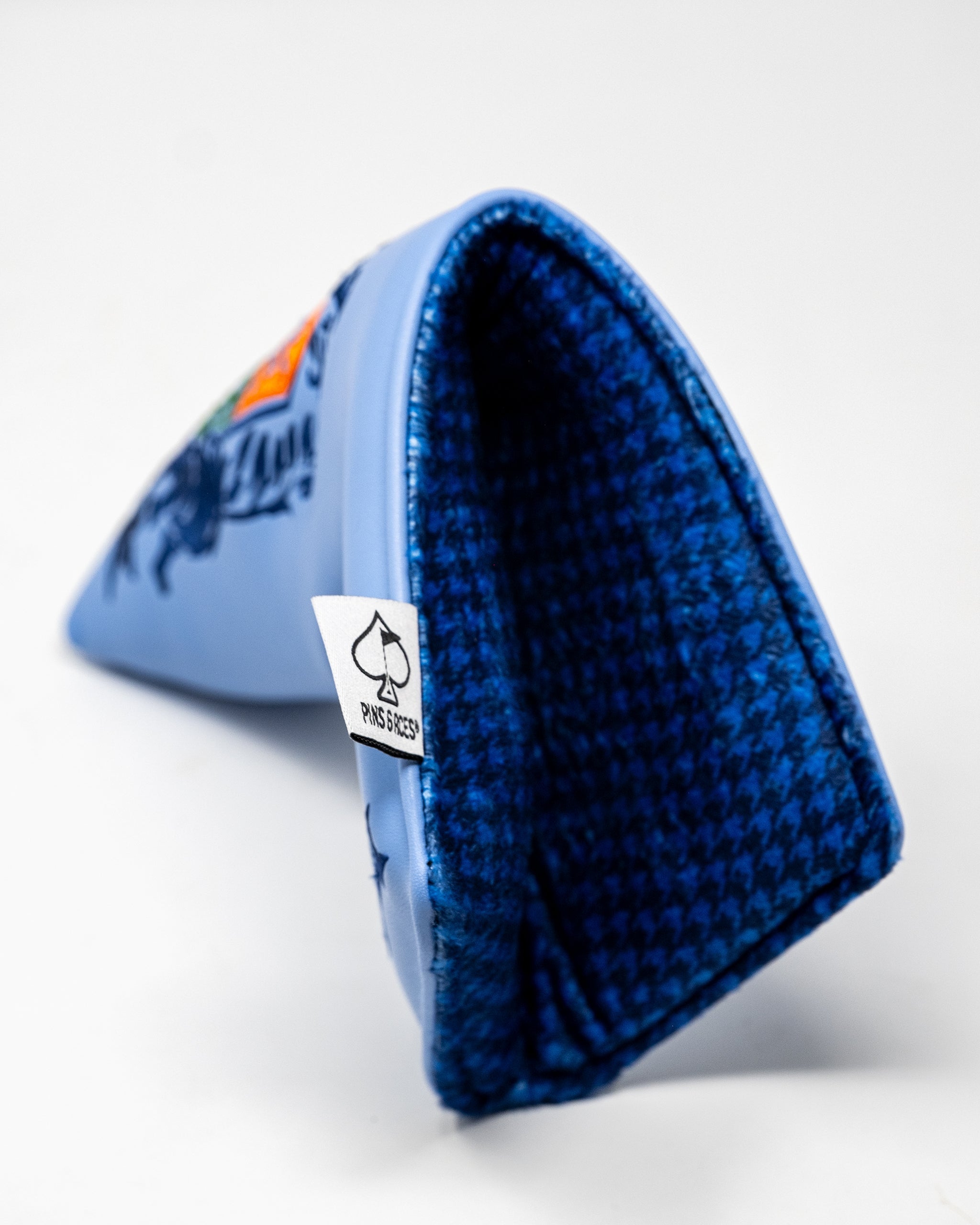 Pins and Aces Coat of Arms Putter Cover - Thumbnail 4
