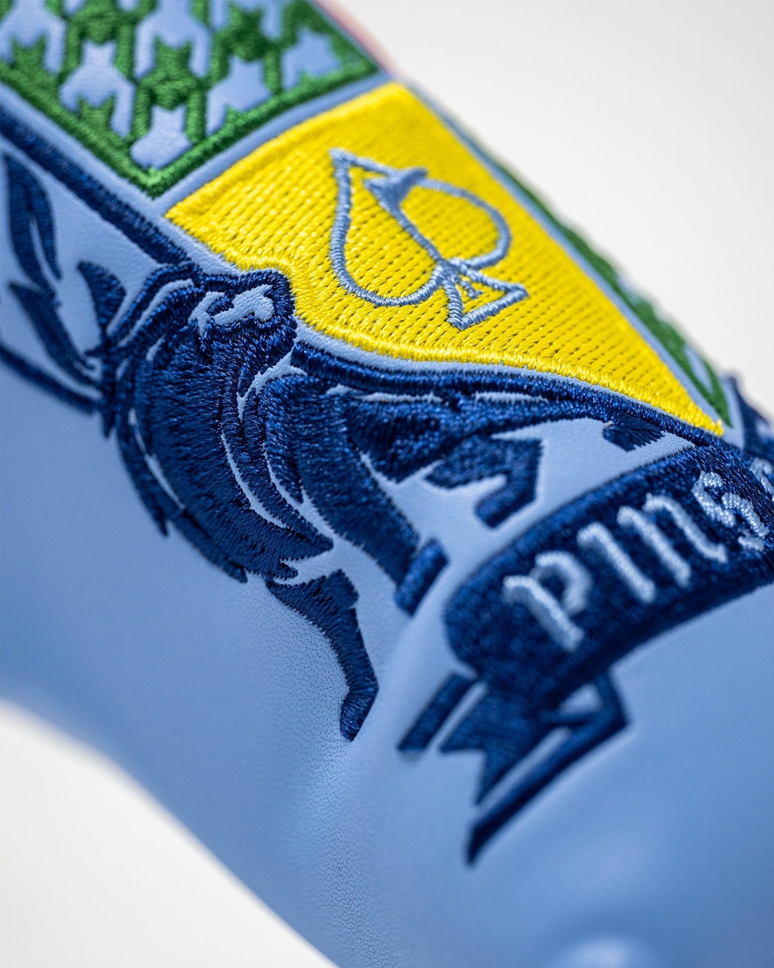 Pins and Aces Coat of Arms Putter Cover - Thumbnail 2