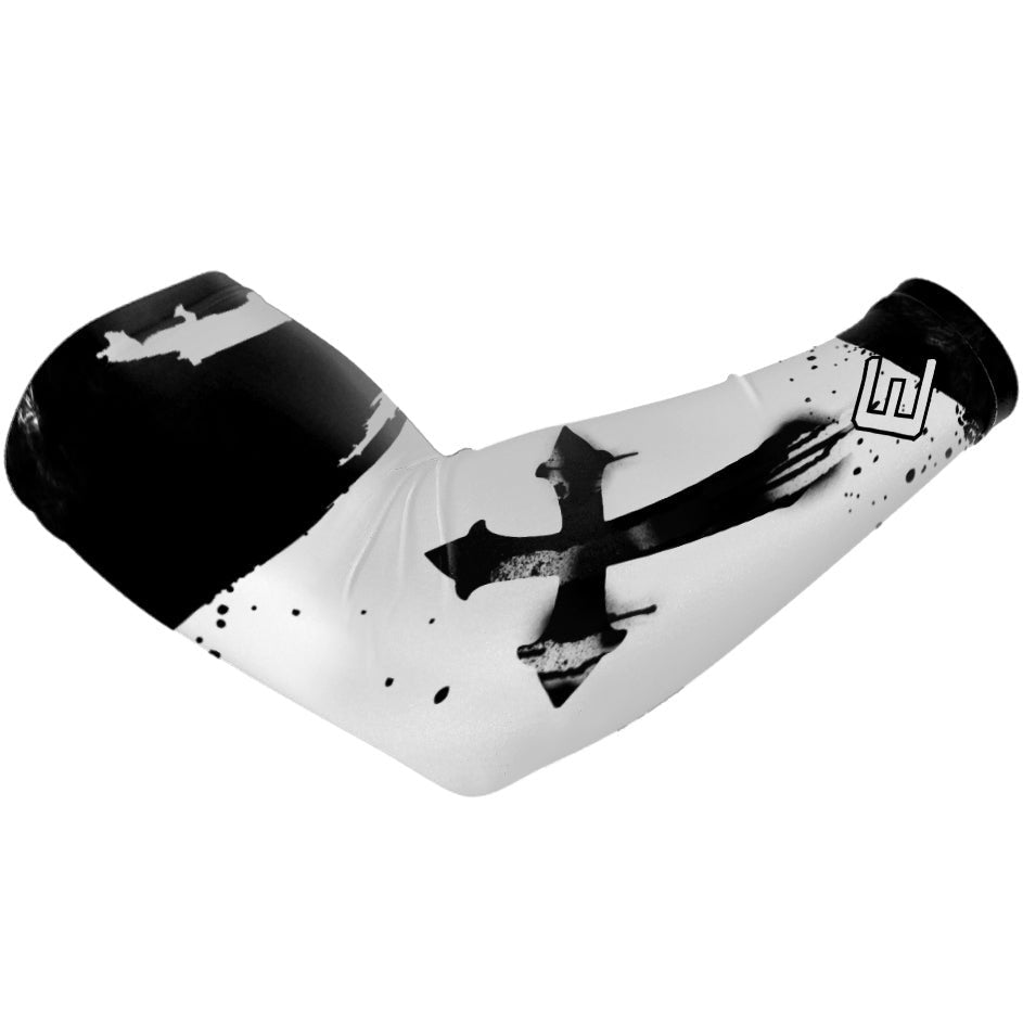 Cross Arm Sleeve - The Golf Guys Online