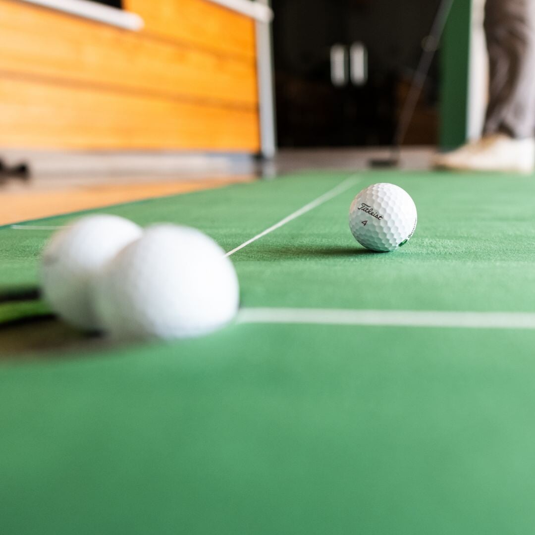 SIG LITE Indoor Putting Green 3' x 8' - The Golf Guys Online